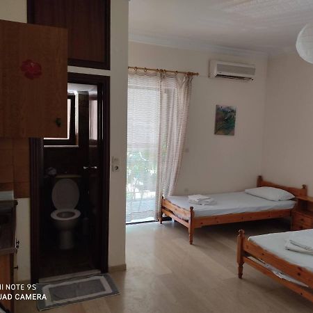 Rousetis Apartments Aigio Bagian luar foto