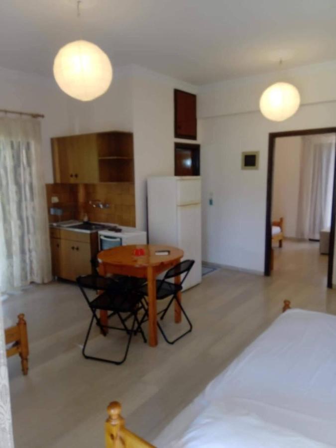 Rousetis Apartments Aigio Bagian luar foto