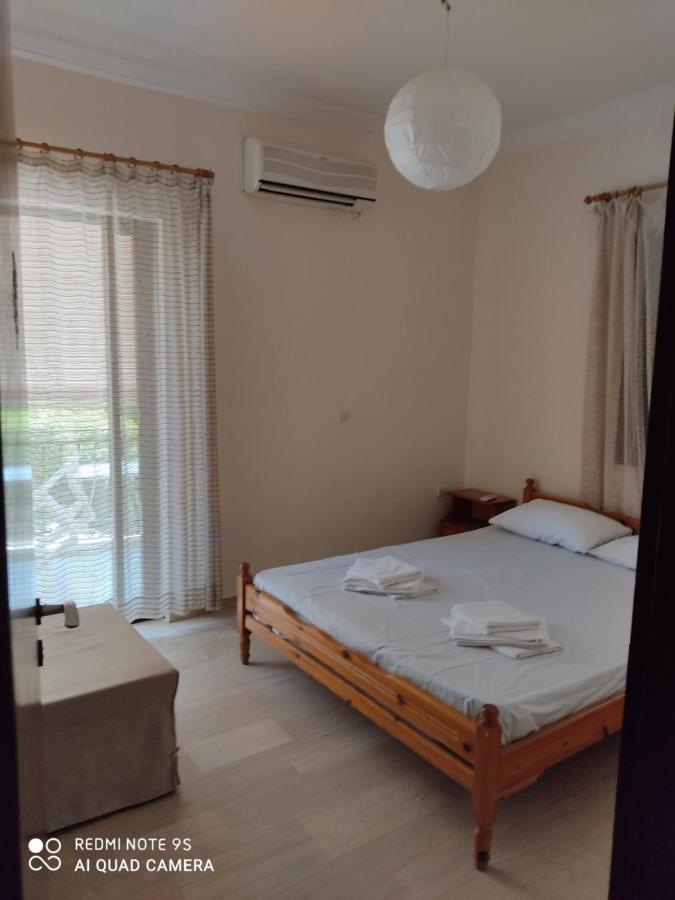 Rousetis Apartments Aigio Bagian luar foto