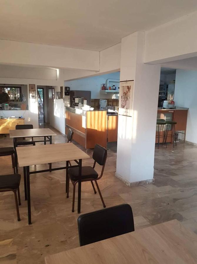Rousetis Apartments Aigio Bagian luar foto